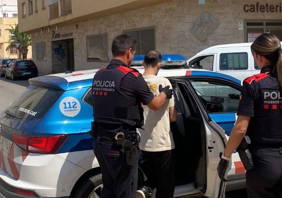 Detingut per dos robatoris amb intimidació a Amposta