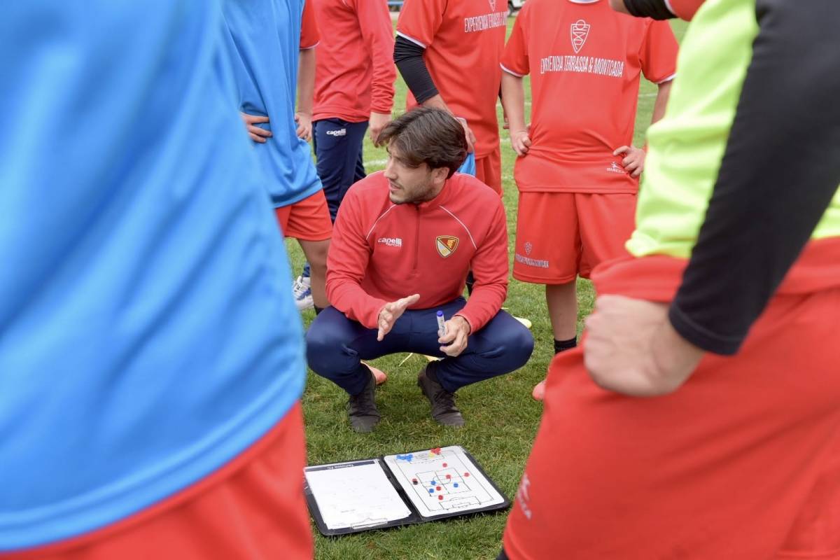 El tècnic egarenc Pol Baqués, coordinador de F11 del Terrassa FC, ha estat a Mendoza dirigint els entrenaments  - 