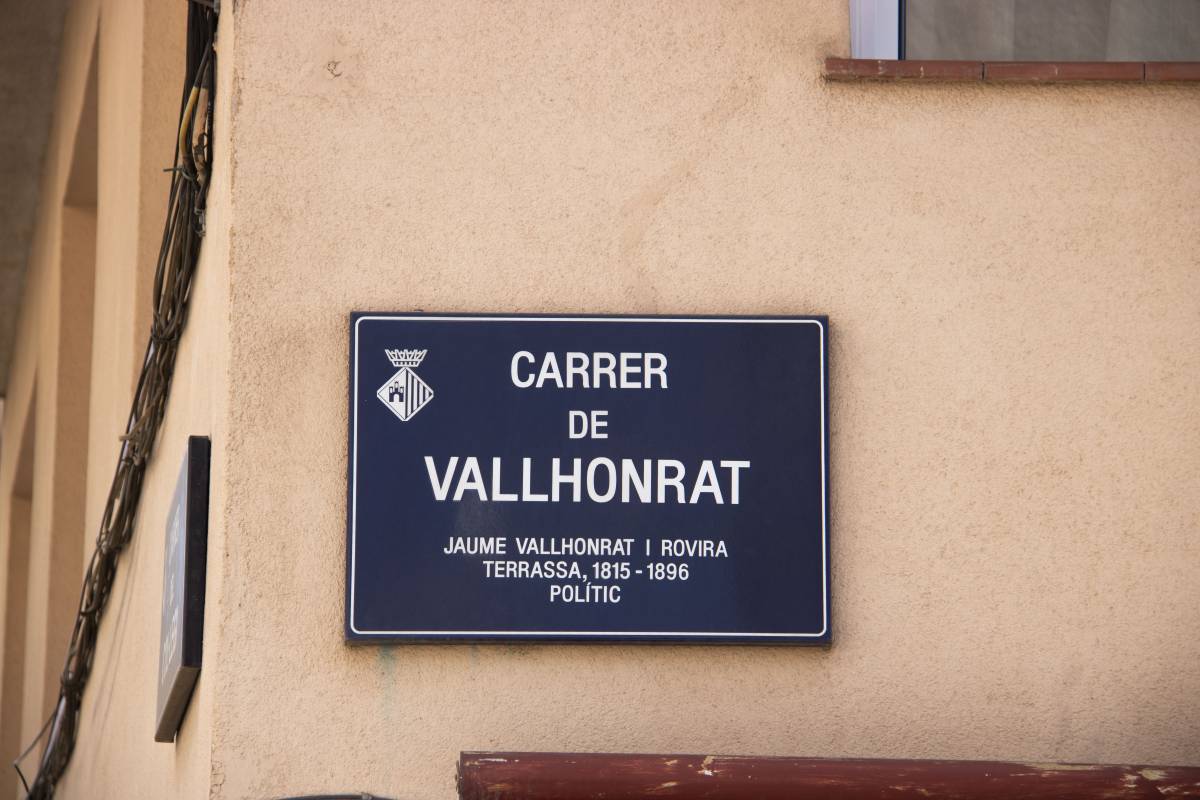 Placa del carrer de Vallhonrat - Eric Serrano Placa del carrer de Vallhonrat