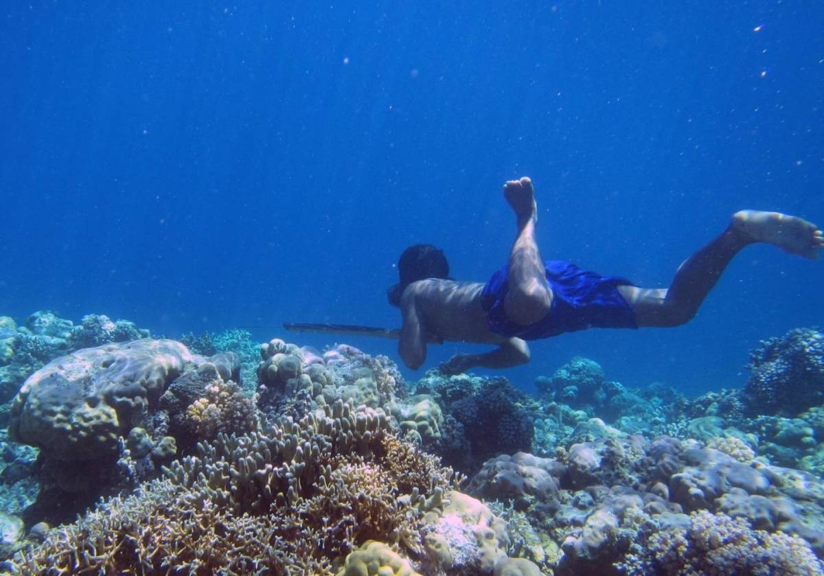 És dolent obrir els ulls en l'aigua de la mar?: un oftalmòleg explica els riscs que té fer-ho