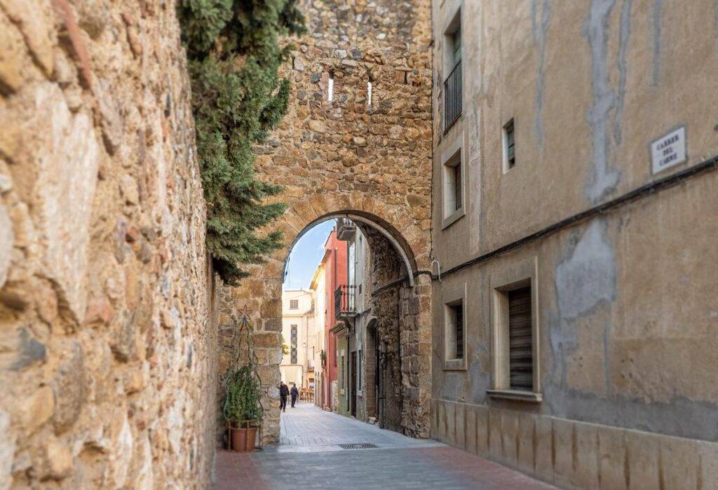 Carrers de Peralada - Catalunya Turisme Carrers de Peralada