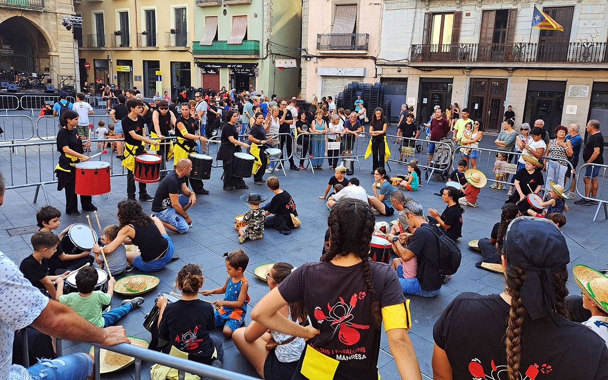 La Festa Major de Manresa arrenca amb els tallers infantils de Xàldiga a la plaça Major
