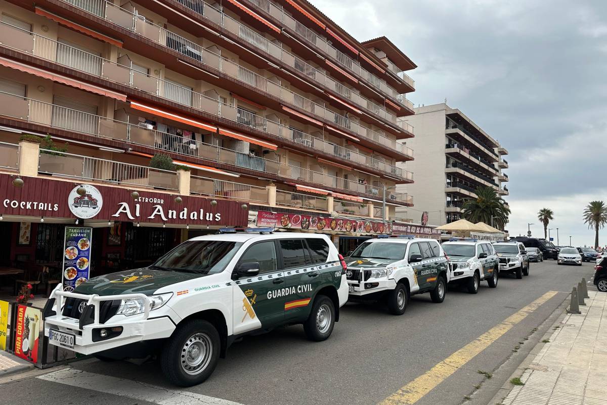 Macrooperatiu a Roses contra el top manta amb 250 agents