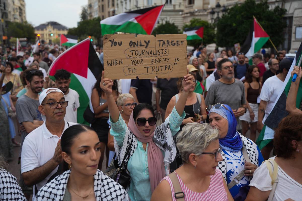 Un atac israelià a Gaza mata almenys 14 persones, quatre d'elles periodistes