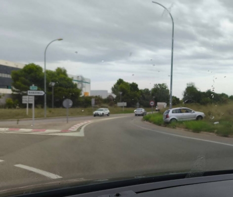Aparatós accident a l'última rotonda de Castellar en direcció a Sabadell