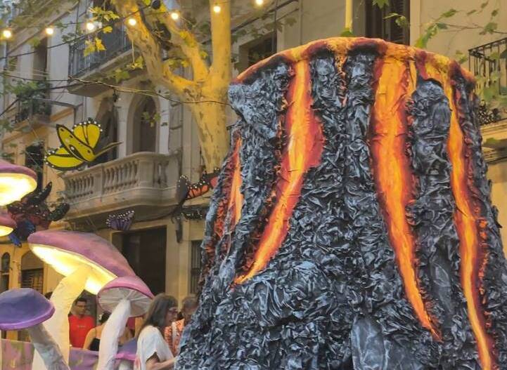 El carrer Valladolid guanya el concurs de guarnits de Sants amb l'homenatge a Jules Verne