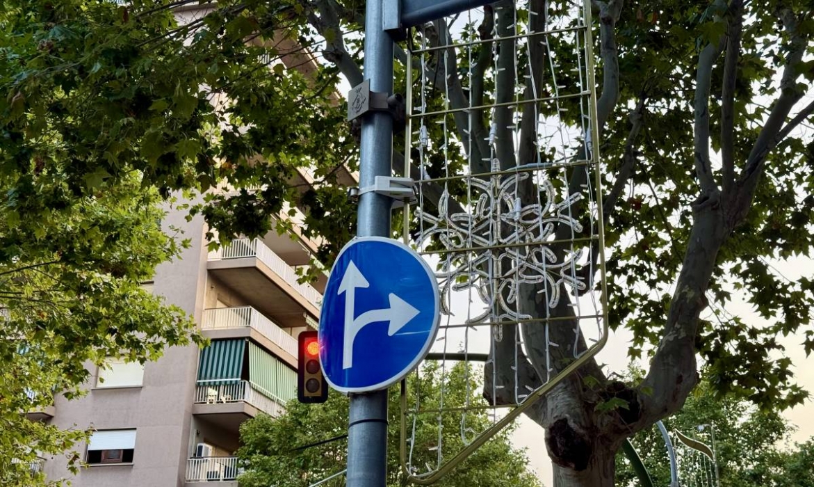 Una ciutat catalana instal·la els llums de Nadal en ple agost