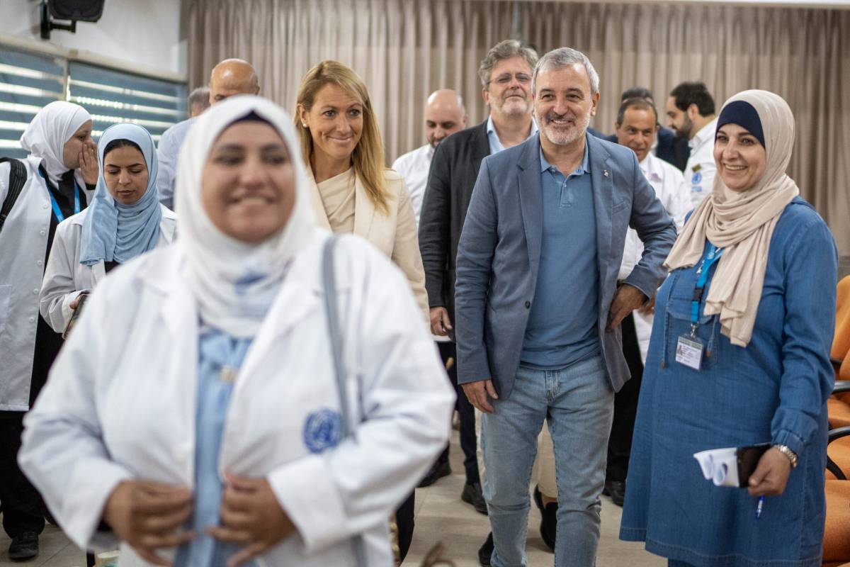 L`alcalde de Barcelona, Jaume Collboni, visita el campament d`UNRWA - Ajuntament de Barcelona L`alcalde de Barcelona, Jaume Collboni, visita el campament d`UNRWA