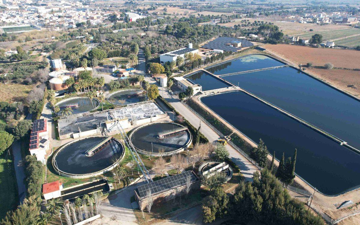 La depuradora de Reus genera més de dos terços de l'energia que consumeix gràcies a biogàs i plaques solars