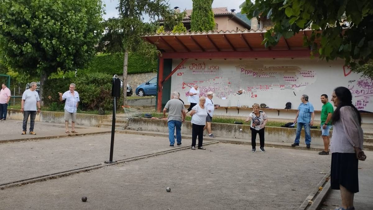 La petanca ressorgeix a Borredà