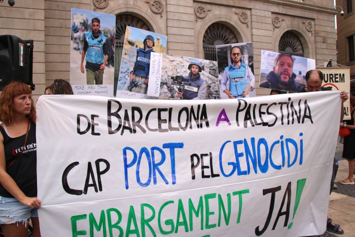 Un miler de persones es manifesten a Barcelona contra l'«atac sistemàtic» a periodistes a Gaza