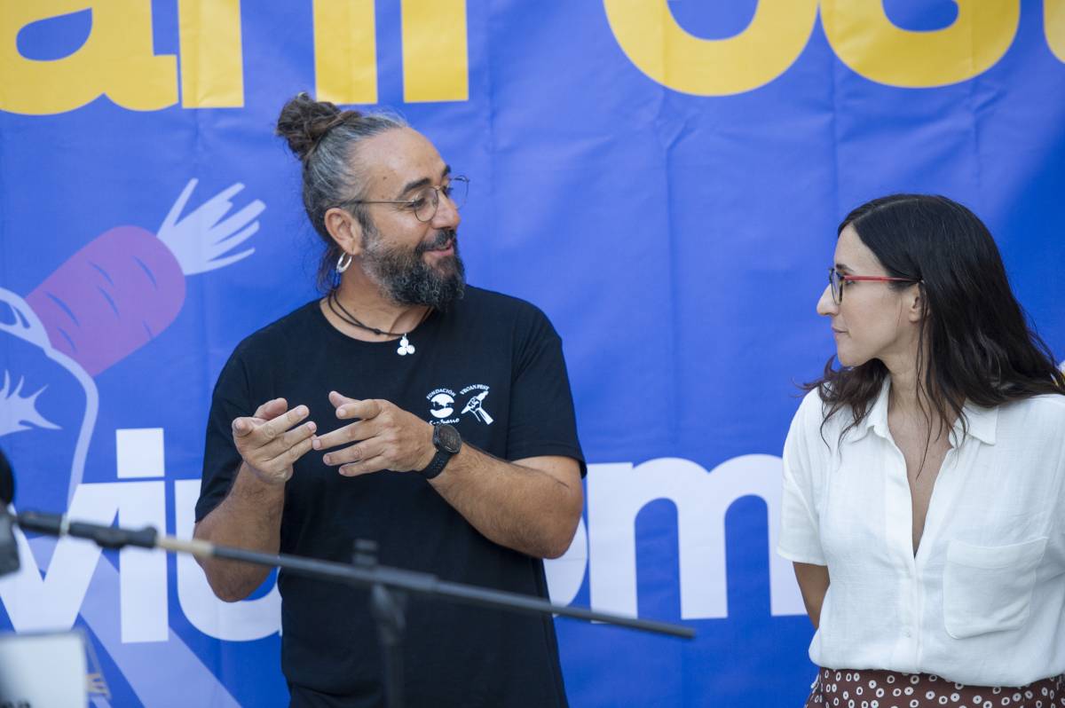 Juanjo León i Anna García, en la presentació del Vegan Fest del 2024 - Alberto Tallón Juanjo León i Anna García, en la presentació del Vegan Fest del 2024