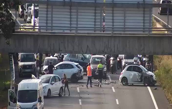Un accident amb quatre cotxes implicats deixa bloquejada la C-58