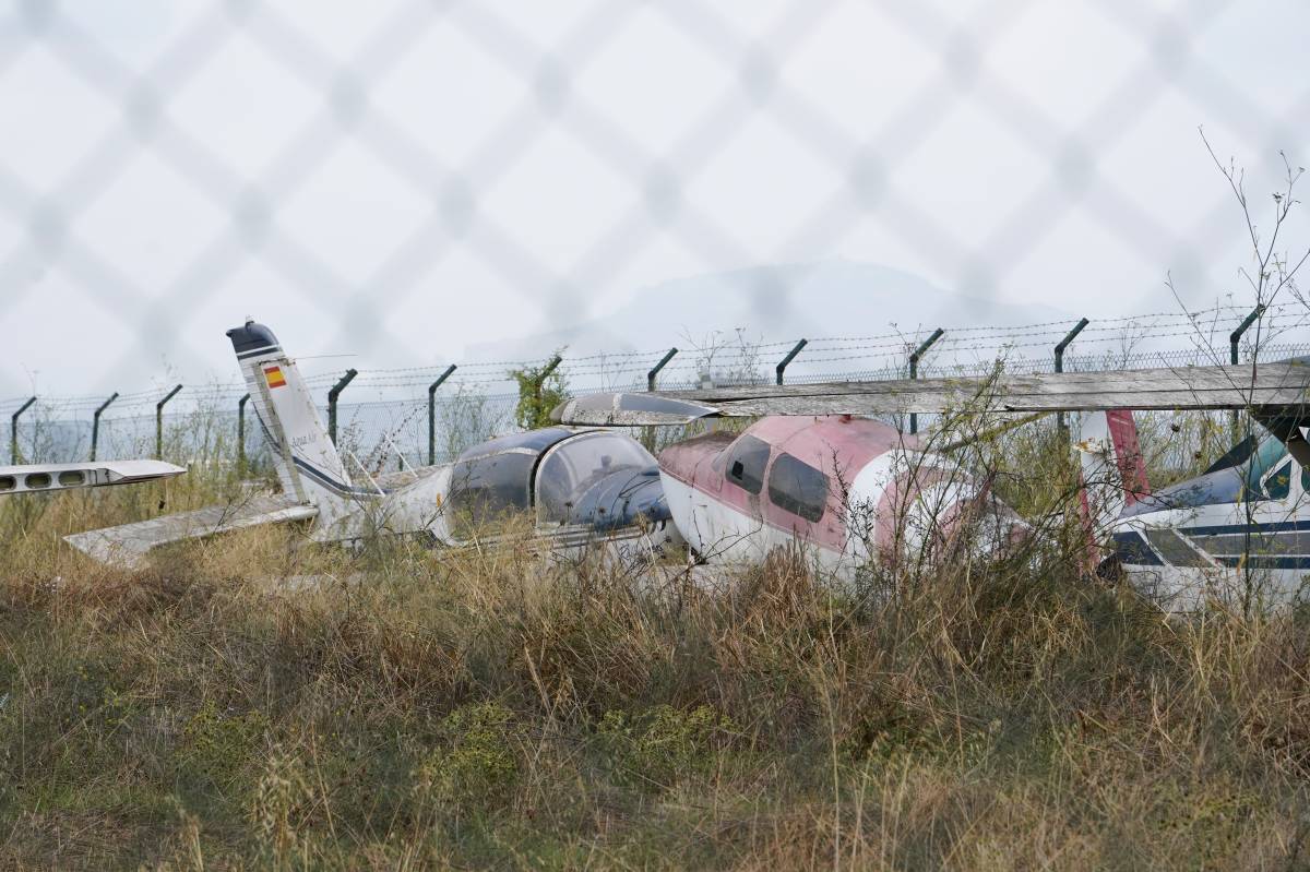 Avions abandonats: la cara invisible dels aeroports catalans