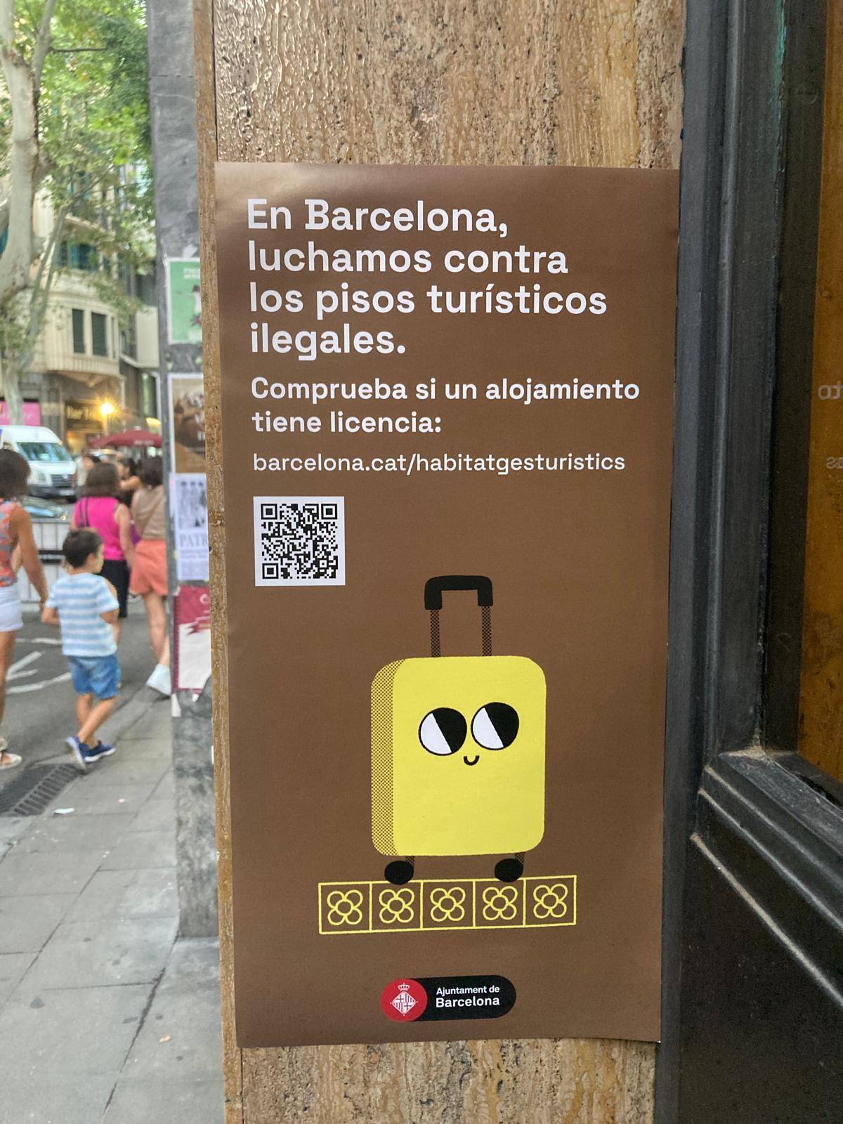 Junts denuncia que l’Ajuntament de Barcelona ha fet campanya contra els pisos turístics a Gràcia només en castellà