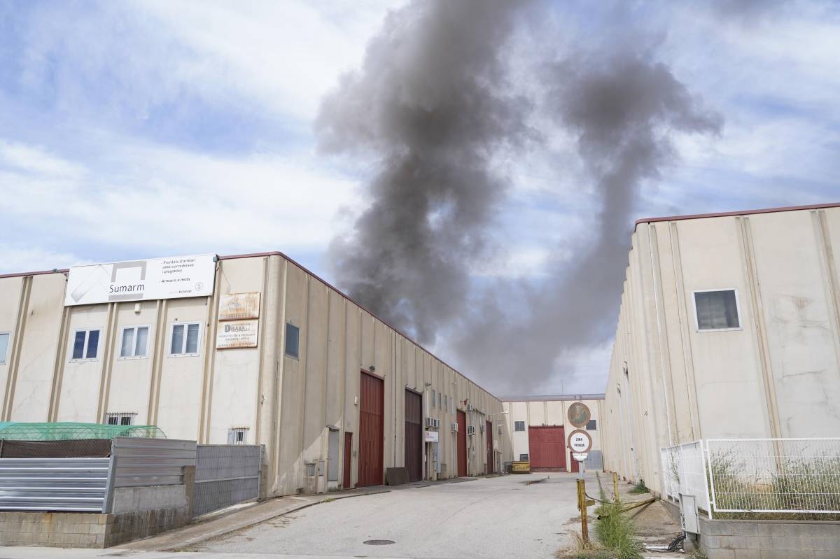 Incendi al polígon de Castellar