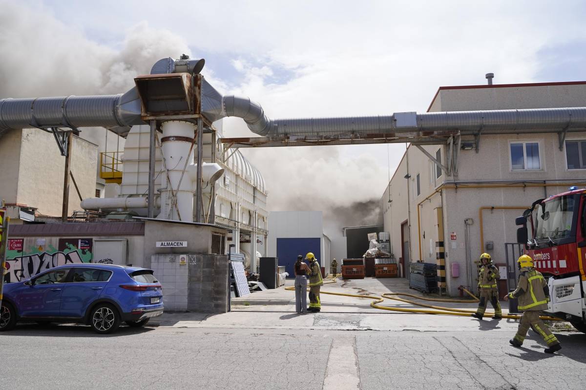 Incendi al polígon de Castellar