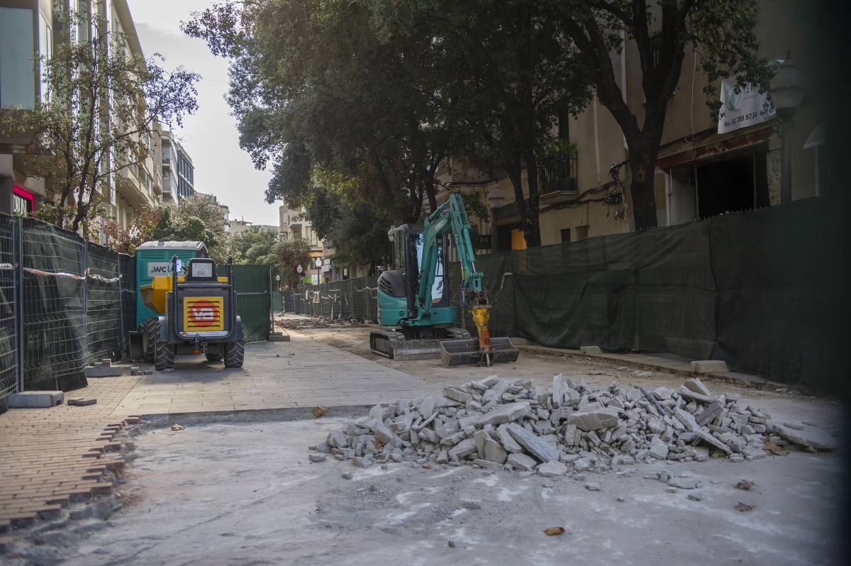 Comença el canvi del panot vermell al carrer Major