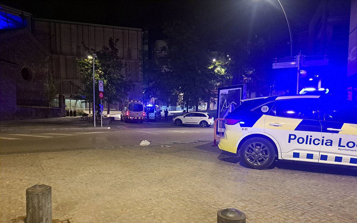 Baralla a cops a la plaça Sant Ignasi acaba amb dos homes investigats per lesions