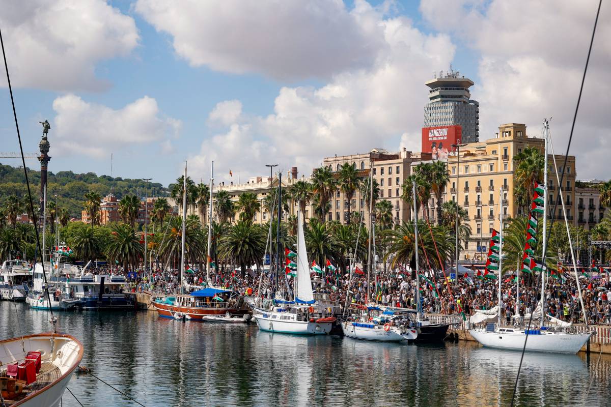 La Flotilla d'activistes i polítics que anava cap a Gaza torna a Barcelona pel mal temps