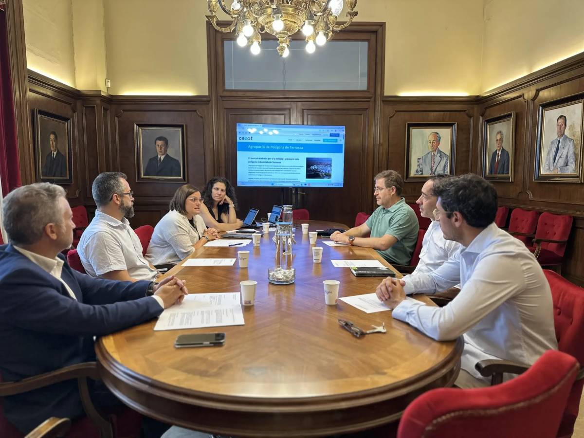 El teixit empresarial del polígon de l’Est es constitueix en associació: 