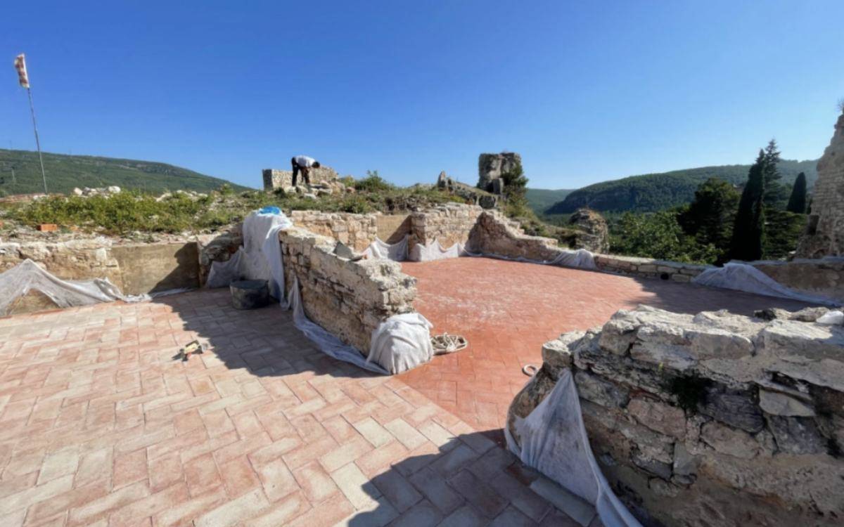 Querol impulsa una actuació a la Sala Noble del castell