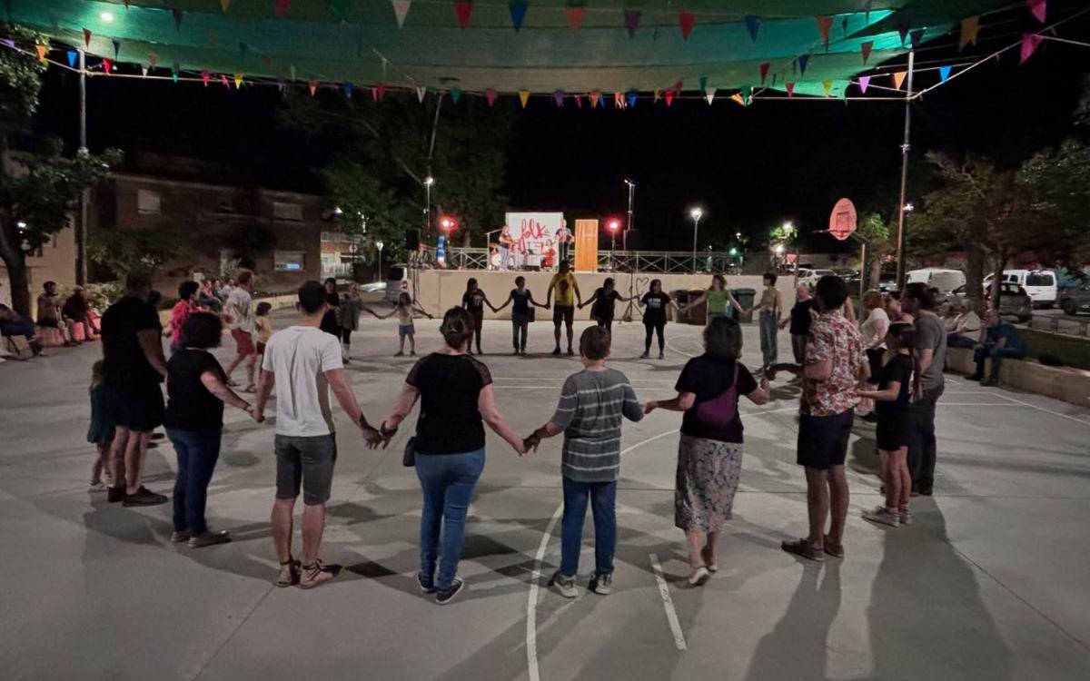 Òmnium Alt Camp impulsa un nou taller de balls folk