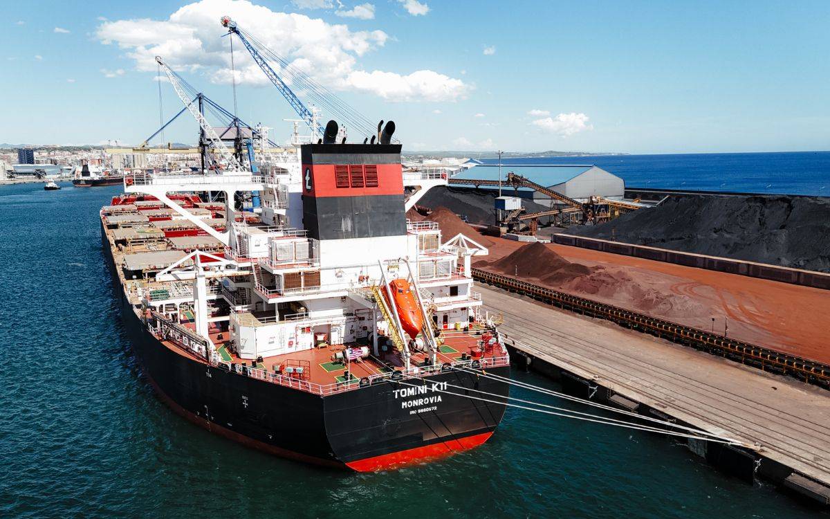 El Port de Tarragona inicia la descàrrega de 208.000 tones de mineral de ferro