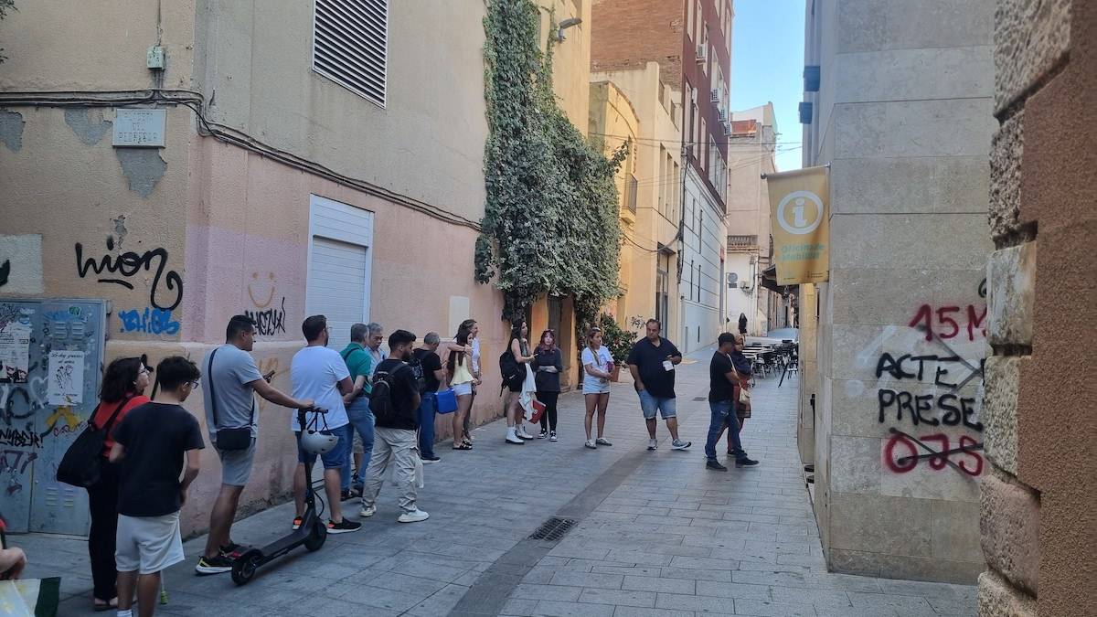 Cua per aconseguir la T-mobilitat a l'Oficina de Sabadell