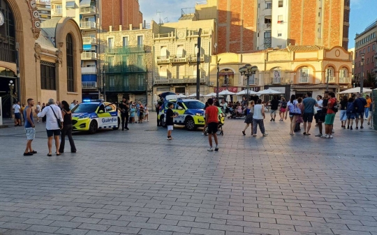Detenen dos homes per una baralla al centre de Tarragona: un d'ells va treure una pistola