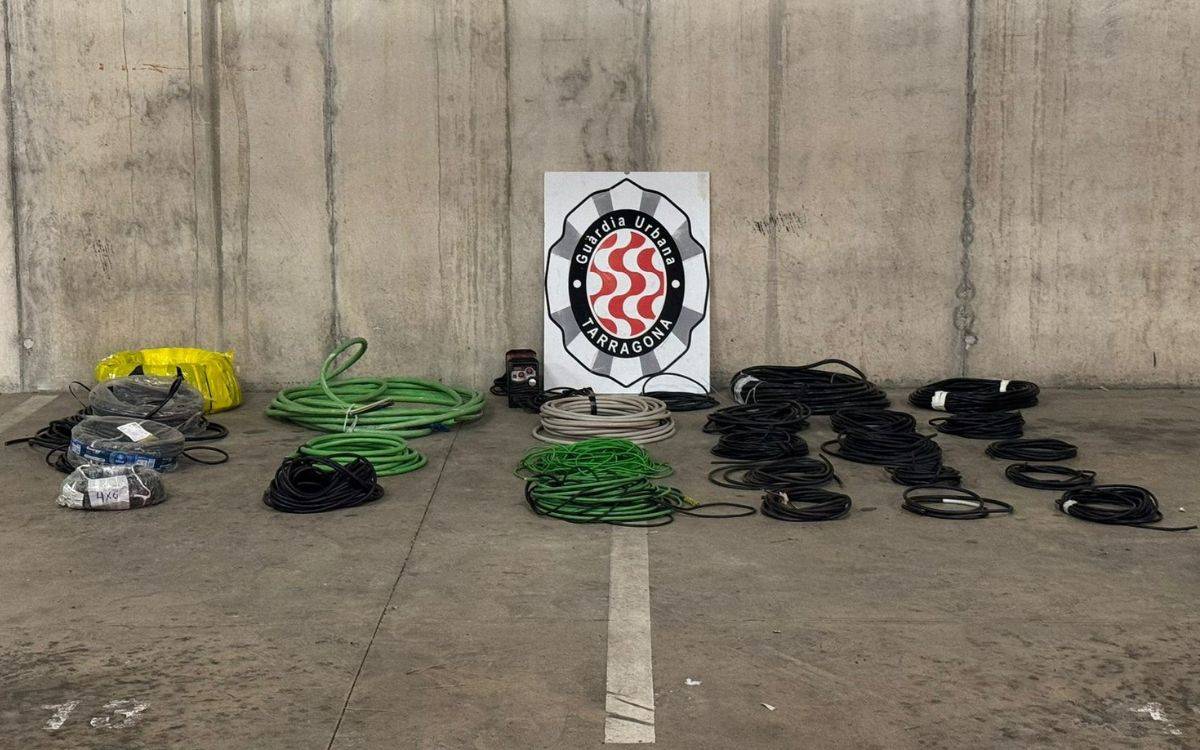 Els aturen de nit a Tarragona i al cotxe hi troben més de 600 metres de cablejat elèctric robat