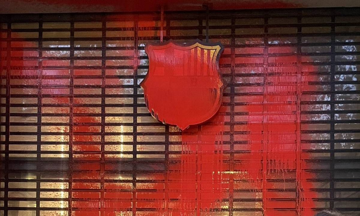 Atac vandàlic contra la botiga del Barça pels patrocinis del club amb el Congo i Spotify