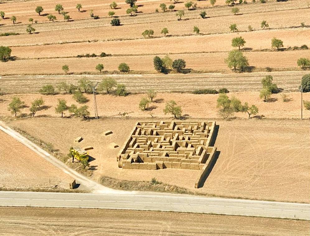 Laberint de palla - Associació de Joves La Mansa Laberint de palla