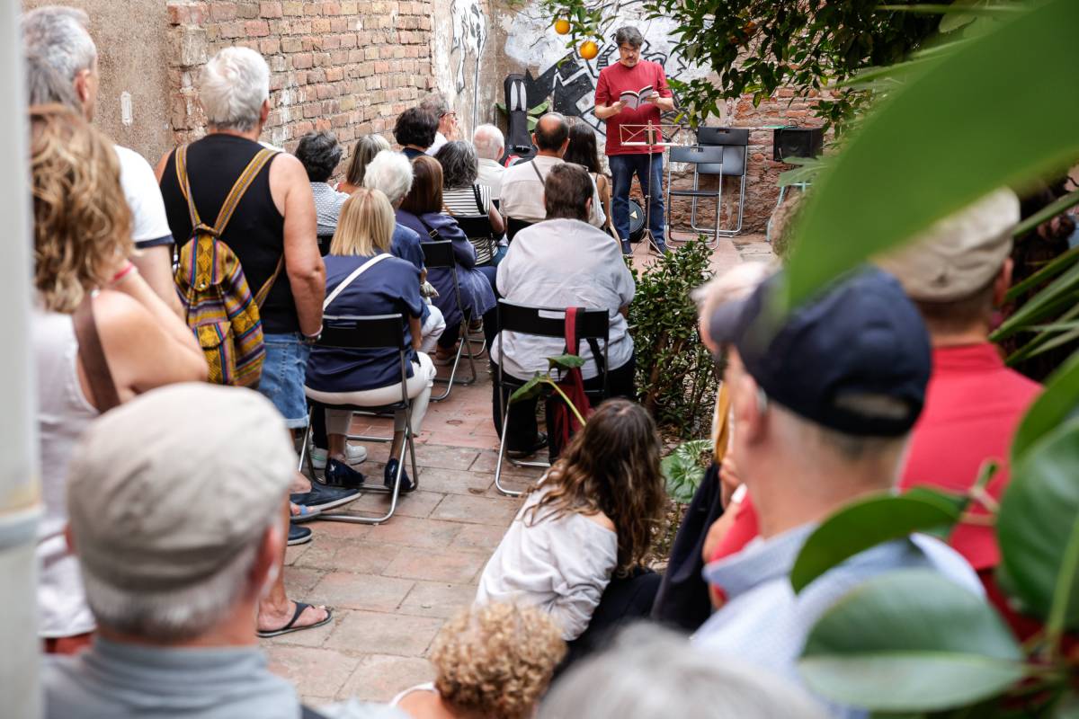 Festa a La Temerària de Terrassa: "Només compro llibres aquí"