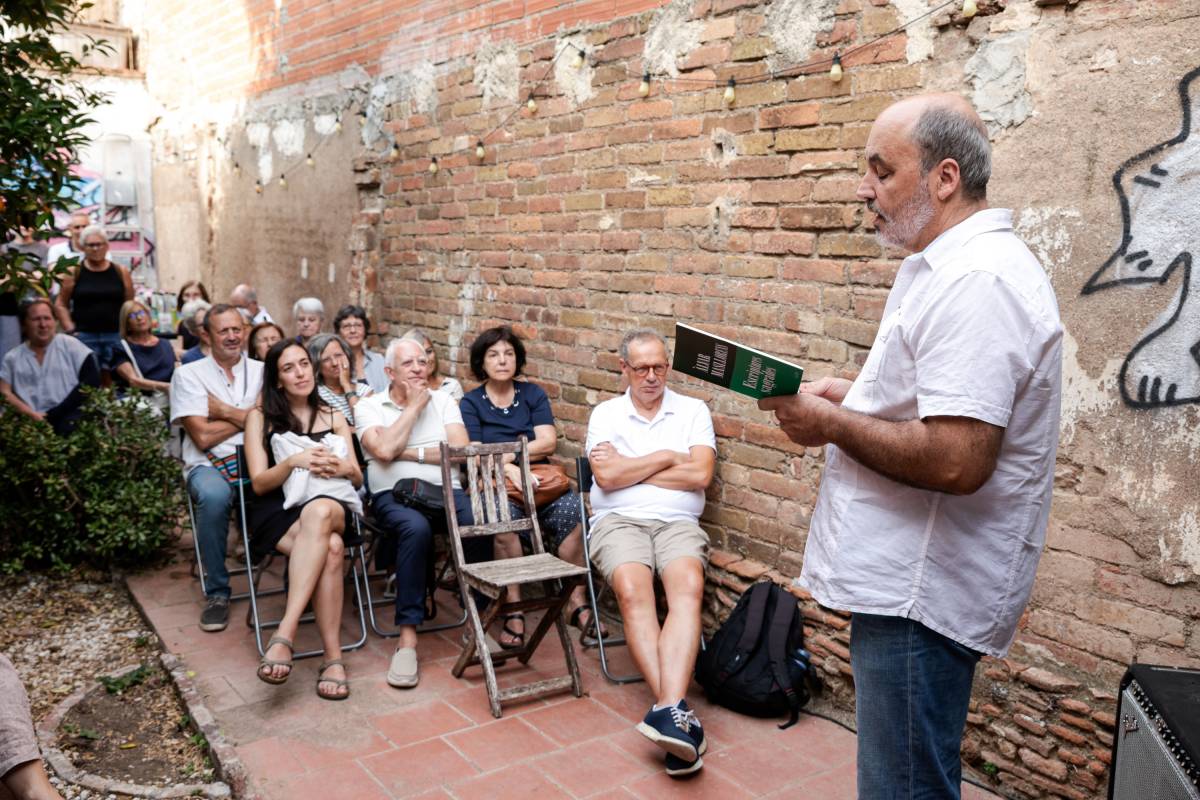 Vuit poetes han recitat els seus versos a La Temerària de Terrassa - Lluís Clotet Vuit poetes han recitat els seus versos a La Temerària de Terrassa