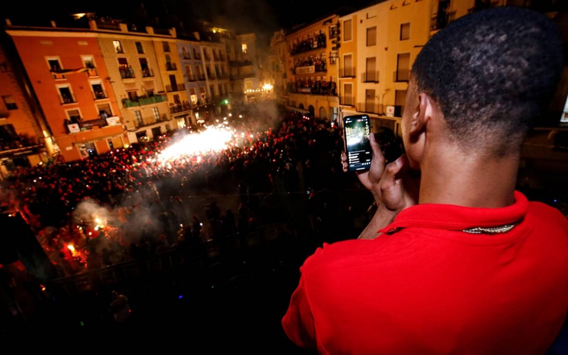 Un jugador estranger del Baxi Manresa al·lucina amb el Correfoc
