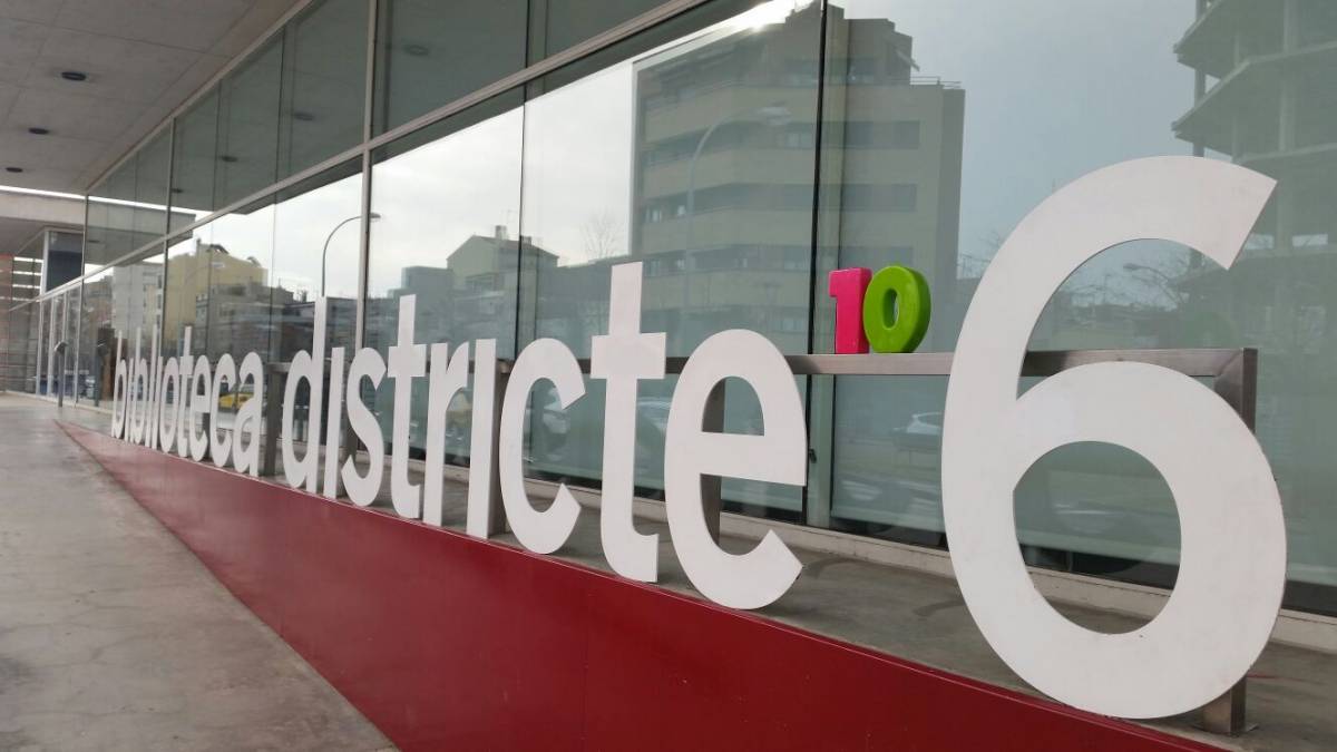 L'Ajuntament rehabilita la façana nord de la biblioteca del districte 6