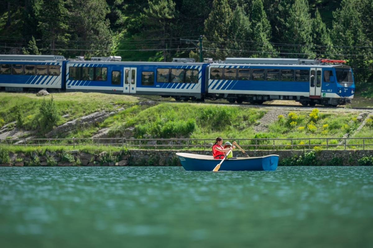 Un passeig amb canoa al llac de la Vall de Núria - Genlock Un passeig amb canoa al llac de la Vall de Núria