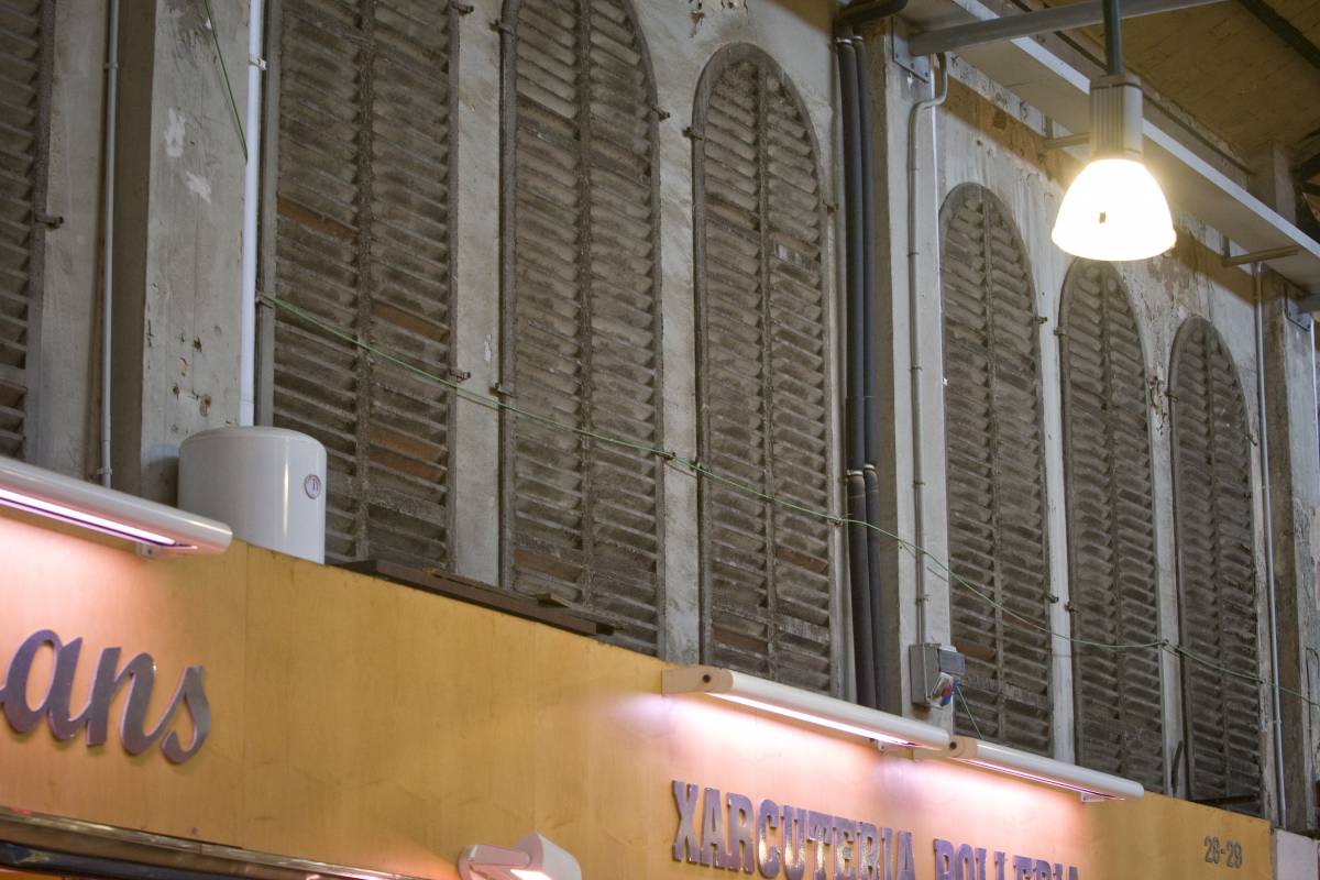 Liciten la substitució dels porticons del Mercat de la Independència