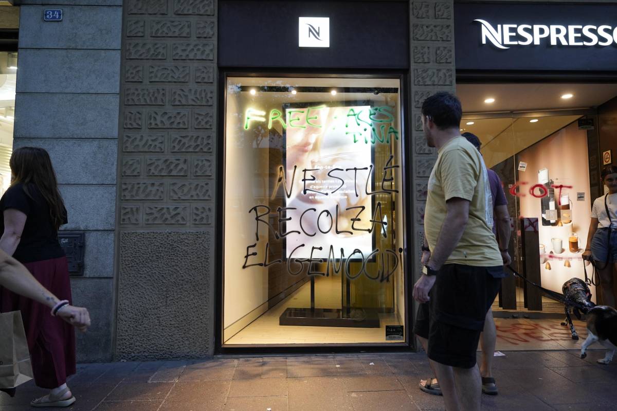 Pintades pro Palestina a un establiment de Sabadell - David Chao Pintades pro Palestina a un establiment de Sabadell