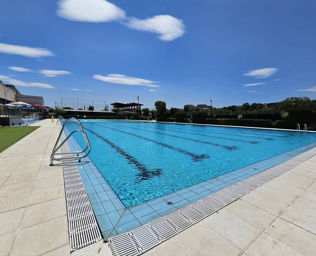Tancades dues piscines d'estiu a Ripollet per obres