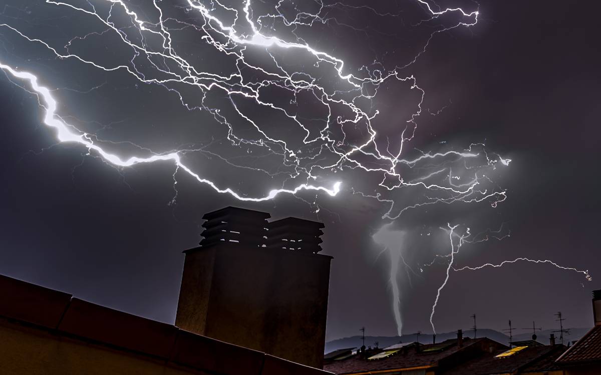 Estiu a Osona i el Lluçanès: tempesta elèctrica captada des de Vic, setembre del 2025. - Emili Vilamala Estiu a Osona i el Lluçanès: tempesta elèctrica captada des de Vic, setembre del 2025.