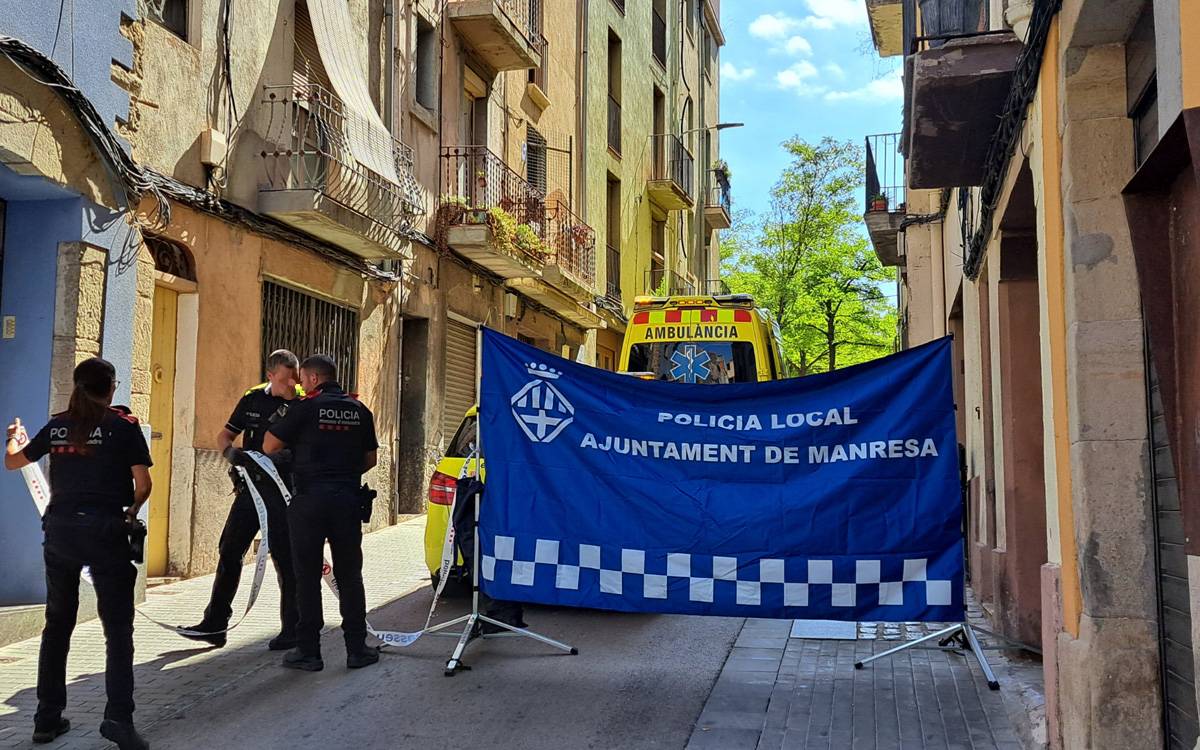 Cau al buit des d'un tercer pis quan fugia després d'agredir la seva dona