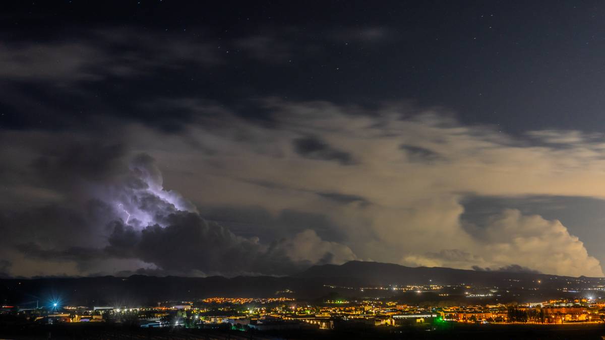 El Meteocat reactiva l'alerta per pluges amb deu comarques afectades