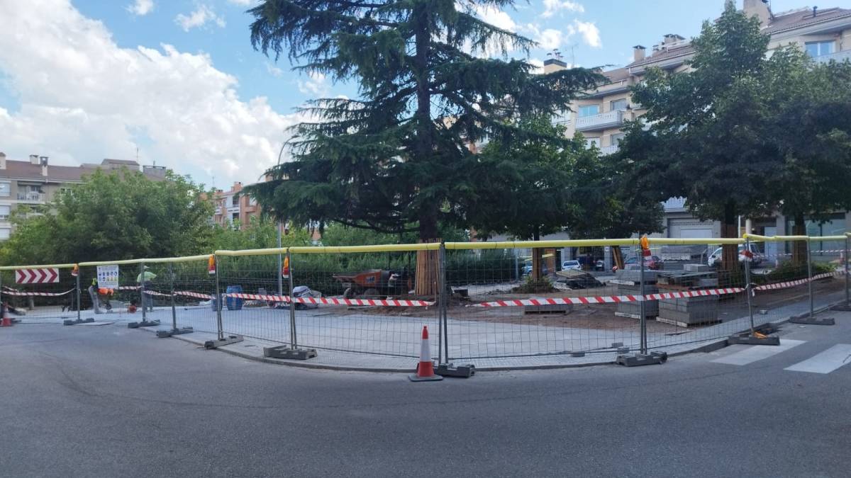 La transformació de la plaça de la Font del Ros va agafant forma - Laia Mascarella La transformació de la plaça de la Font del Ros va agafant forma