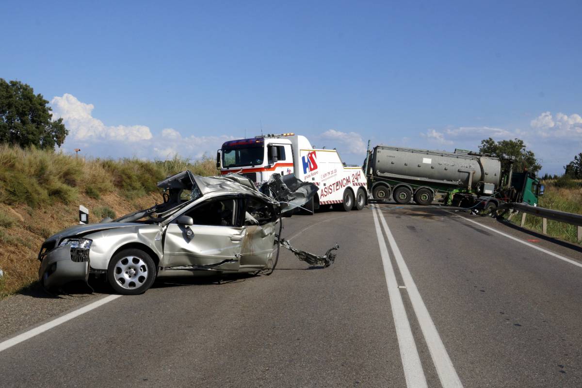 Mor un conductor en un xoc frontal amb un camió a l’N-240 a Lleida