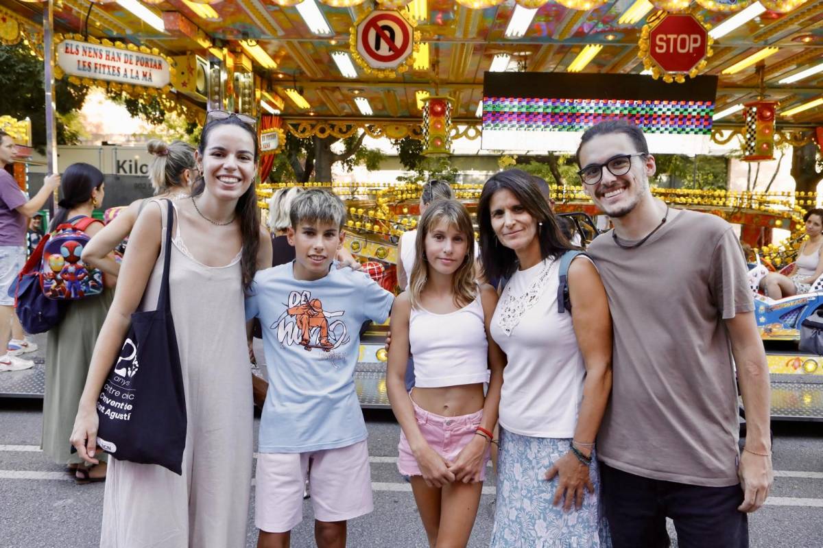 Xènia Bravo i la seva família - JUANMA PELÁEZ Xènia Bravo i la seva família