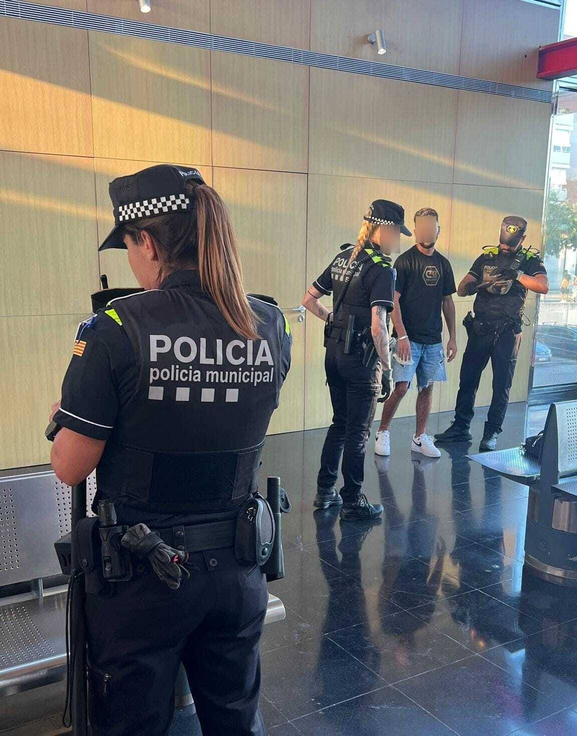 Dispositiu policial a l'estació de Terrassa Est acaba amb 27 identificacions i quatre denúncies