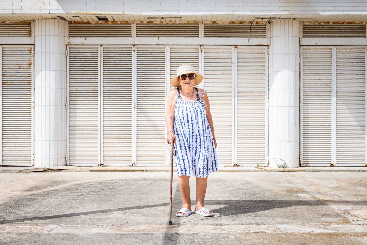 La Iaia Angeleta, fotografiada a prop de la platja de Torredembarra - Tomàs González