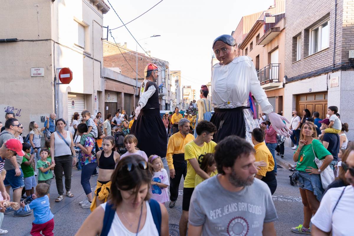 Els Gegants Avis de Sabadell es vesteixen de gala per la Festa Major